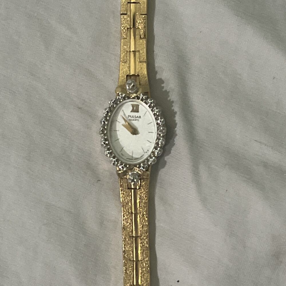 Vtg PULSAR Ladies 15mm Watch Gold Tone Black Dial 4 Diamond Bezel V400 For Parts